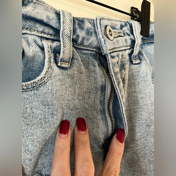 Hollister Curvy Mom Short Lighter Wash Size 0 or 24W - Picture 8 of 11